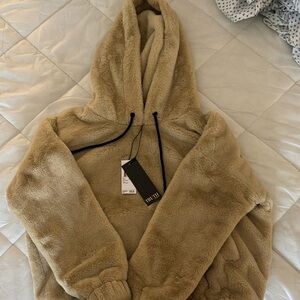 Unused Truth Banana Republic hoodie
Faux fur
100% polyester
